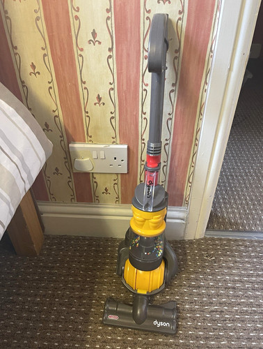 Casdon dyson upright bagless - dyson,